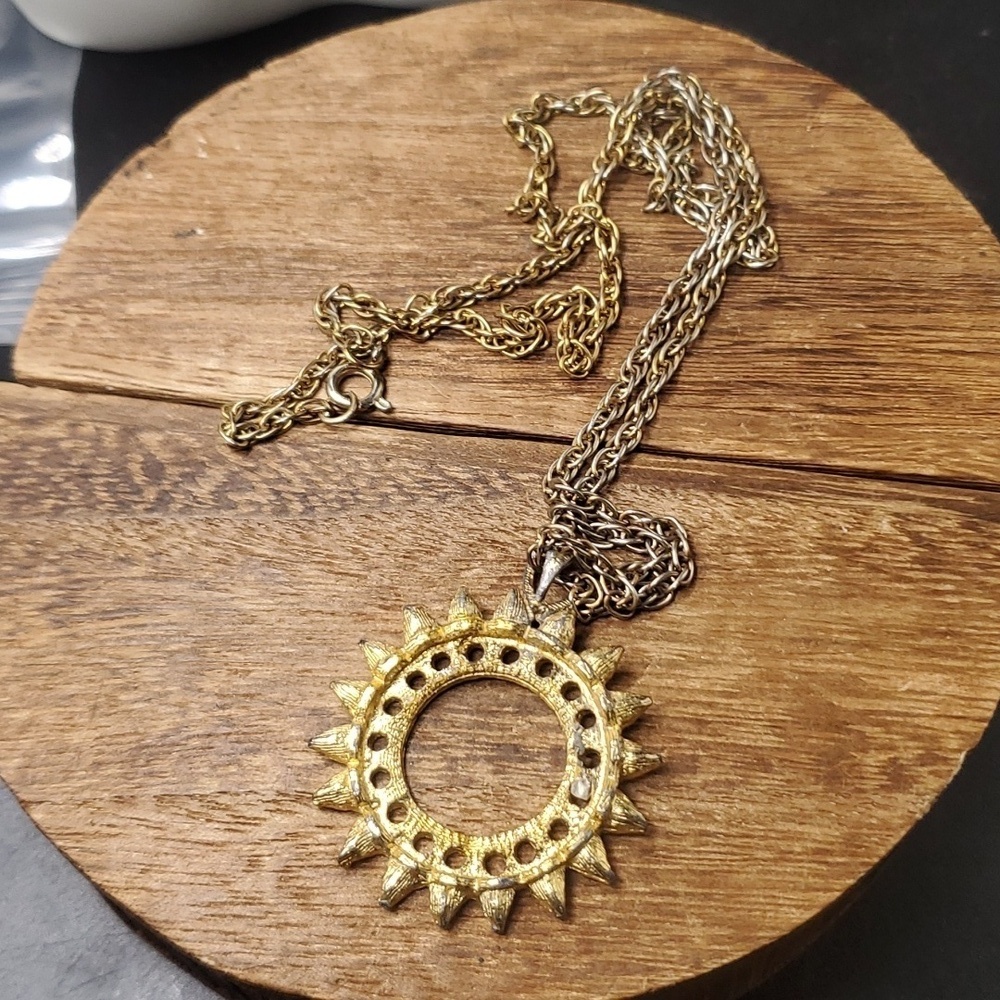 N3438‎ Sunray openwork frame necklace